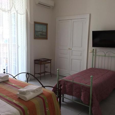 Ciro A Maschio Angioino Bed & Breakfast Наполи Екстериор снимка