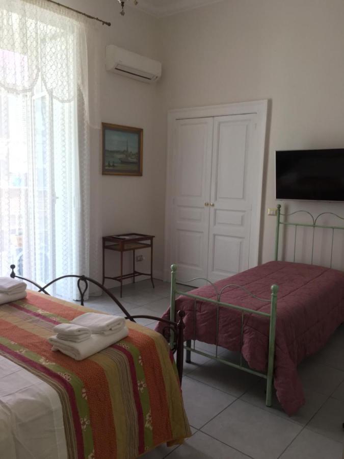Ciro A Maschio Angioino Bed & Breakfast Наполи Екстериор снимка