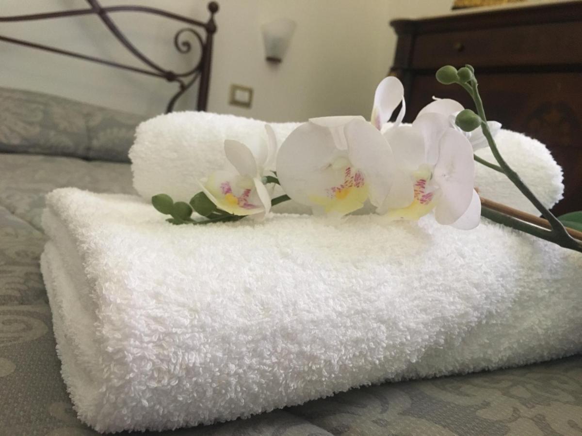 Ciro A Maschio Angioino Bed & Breakfast Наполи Екстериор снимка